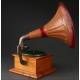 Beautiful horn gramophone made in 1915. In very good condition and working.