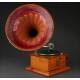 Beautiful horn gramophone made in 1915. In very good condition and working.