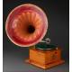 Beautiful horn gramophone made in 1915. In very good condition and working.