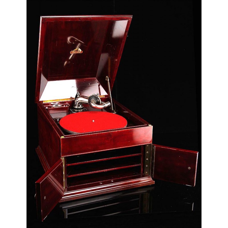 Impressive Mahogany Gramophone "His Master's Voice" in perfect working order. Circa 1915