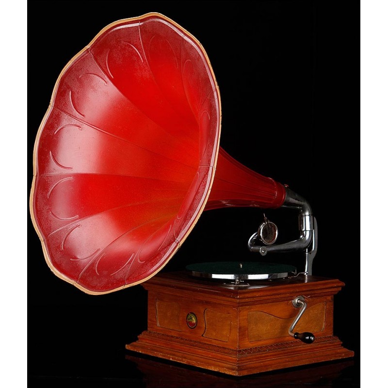 Spanish horn gramophone His Master's Voice. Barcelona, Circa 1915. Working