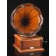 horn gramophone, ca. 1910.