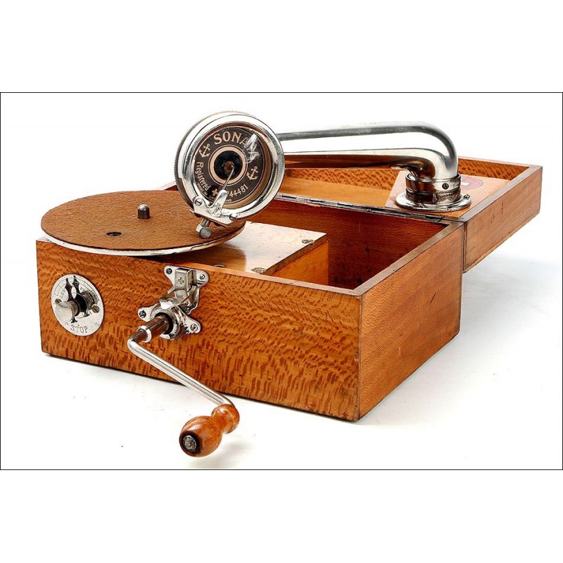 Antique Thorens Sonata Portable Gramophone in very good working order. Switzerland, Circa 1920