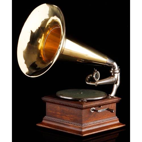 Antique His Master's Voice Monarch Junior Gramophone. USA, Circa 1904