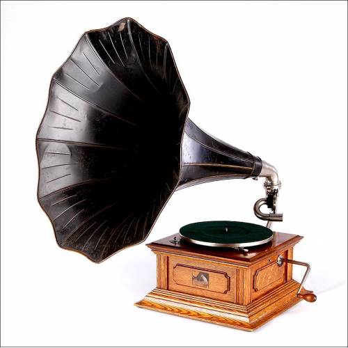 Very nice horn gramophone His Master's Voice, Monarch IV. England, 1913