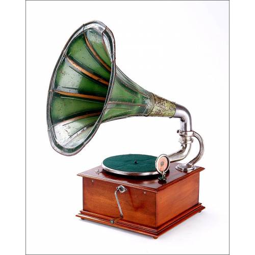 Antique Pathé 'Day and Night' Gramophone in very good working order. France, 1910