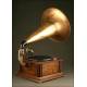 Vintage German Gramophone in perfect working order. Circa 1.920. With Copper Horn