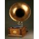 Vintage German Gramophone in perfect working order. Circa 1.920. With Copper Horn