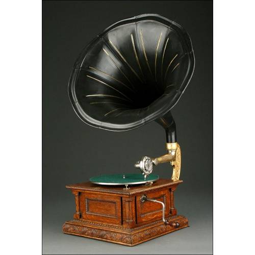 Ideal French Horn Gramophone. Year 1915. In perfect working order.