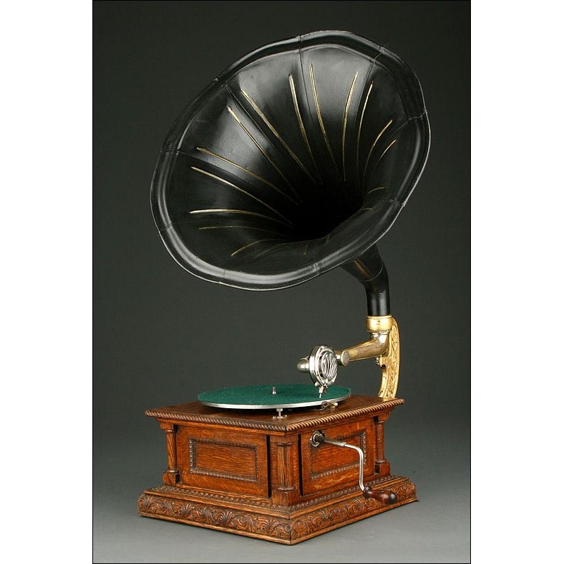 Ideal French Horn Gramophone. Year 1915. In perfect working order.