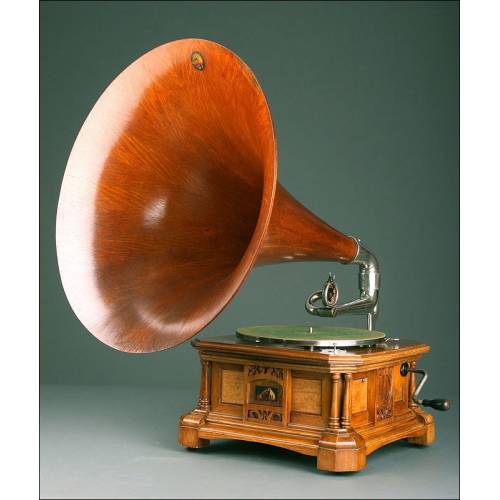 Spanish Gramophone His Master's Voice, Ca. 1915. In Perfect Condition and Working