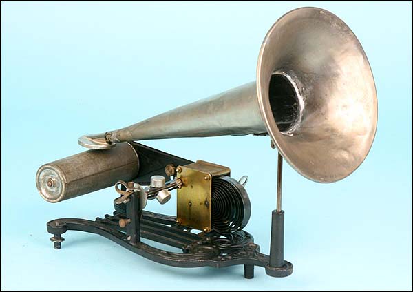 Puck phonograph with lyre-shaped base. 1901