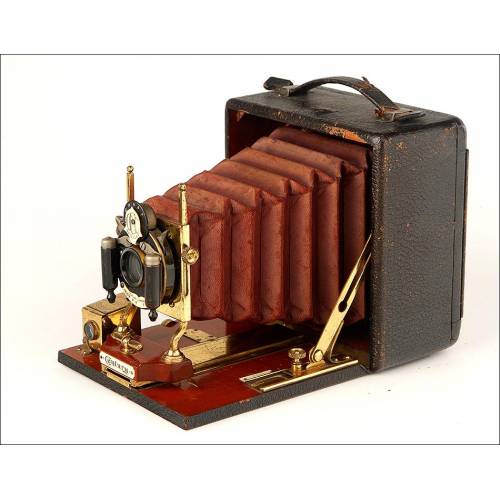 Antique Century Mod. 22 Bellows Camera in Excellent Condition. USA, Circa 1900