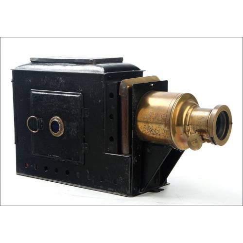 Fascinating Antique Magic Lantern in Excellent Condition. England, Late XIX Century