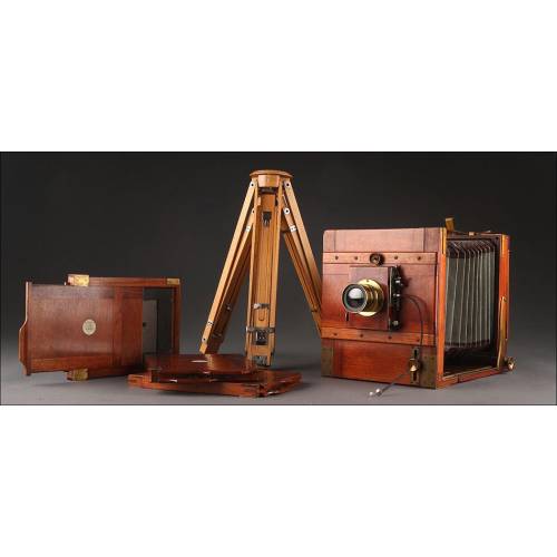 Exceptional Bellows Camera with Tripod, Manufactured in 1890. In Good Working Order