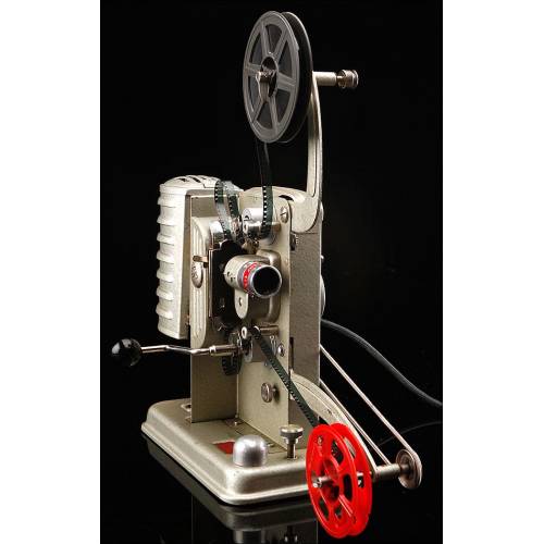 Noris 8mm projector. In perfect condition. 1950's.