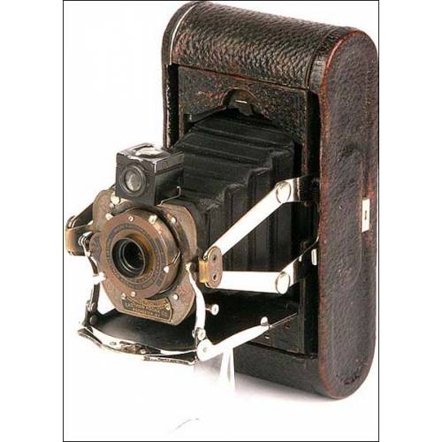 Antique Kodak bellows camera in shot condition.