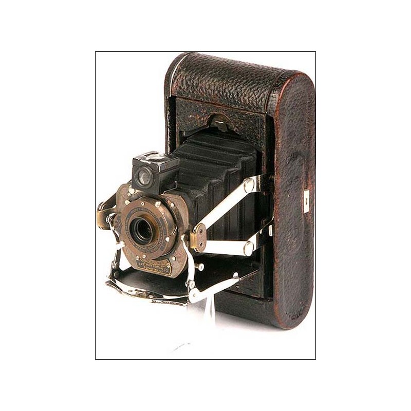 Antique Kodak bellows camera in shot condition.