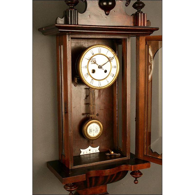 Reloj de Pared de Madera, de Principios del Siglo XX. Muy Bien Conservado,  Da las Horas y los Cuartos