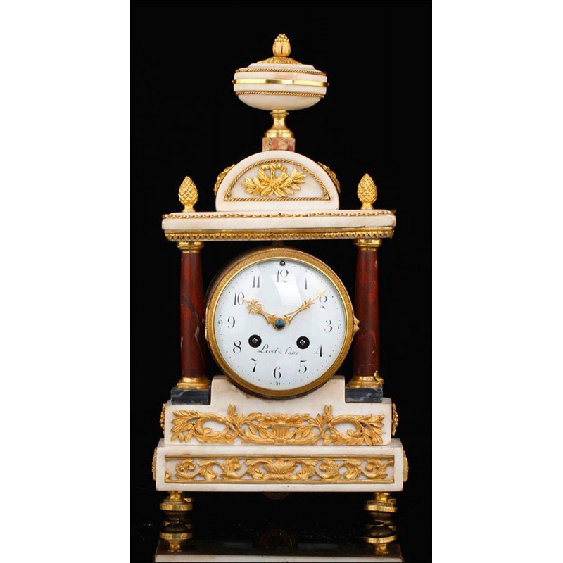 Beautiful antique mantel clock in marble and bronze. France, Circa 1870