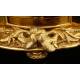 Precioso Conjunto de Reloj con Candelabros en Bronce Dorado. Francia, Siglo XIX