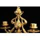 Precioso Conjunto de Reloj con Candelabros en Bronce Dorado. Francia, Siglo XIX