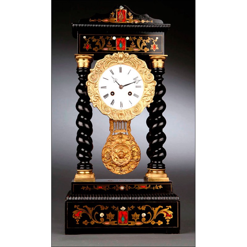 Bello Reloj Francés Tipo Pórtico con Incrustaciones. Fabricado en 1880. Funciona Perfectamente