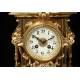 Espectacular Conjunto de Reloj con Candelabros en Bronce dorado. Francia, Siglo XIX