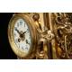 Espectacular Conjunto de Reloj con Candelabros en Bronce dorado. Francia, Siglo XIX