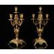 Espectacular Conjunto de Reloj con Candelabros en Bronce dorado. Francia, Siglo XIX