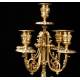 Espectacular Conjunto de Reloj con Candelabros en Bronce dorado. Francia, Siglo XIX