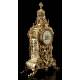 Beautiful Clock of Cast Bronze in Perfect Functioning. France, XIX Century