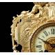 Beautiful Clock of Cast Bronze in Perfect Functioning. France, XIX Century