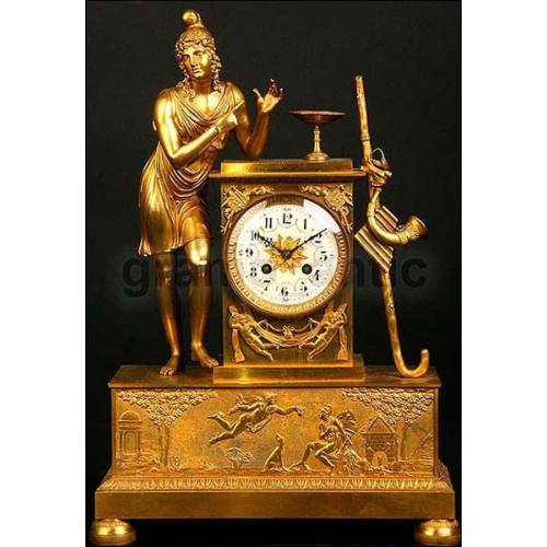 Antiguo reloj francés en bronce dorado. 1850. Alegoría a la música