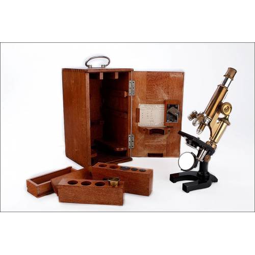 Lovely Antique E. Leitz Wetzlar Microscope. Leitz Wetzlar Microscope in Working Condition. Germany, 1903