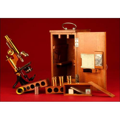 Antique Ernst Leitz Wetzlar Microscope, 1901. In Good Condition and with Original Case