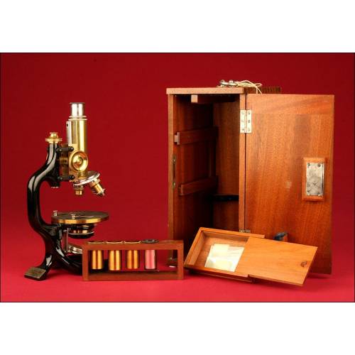 German C. Reichert Microscope, 1910. In Very Good Condition and working order.