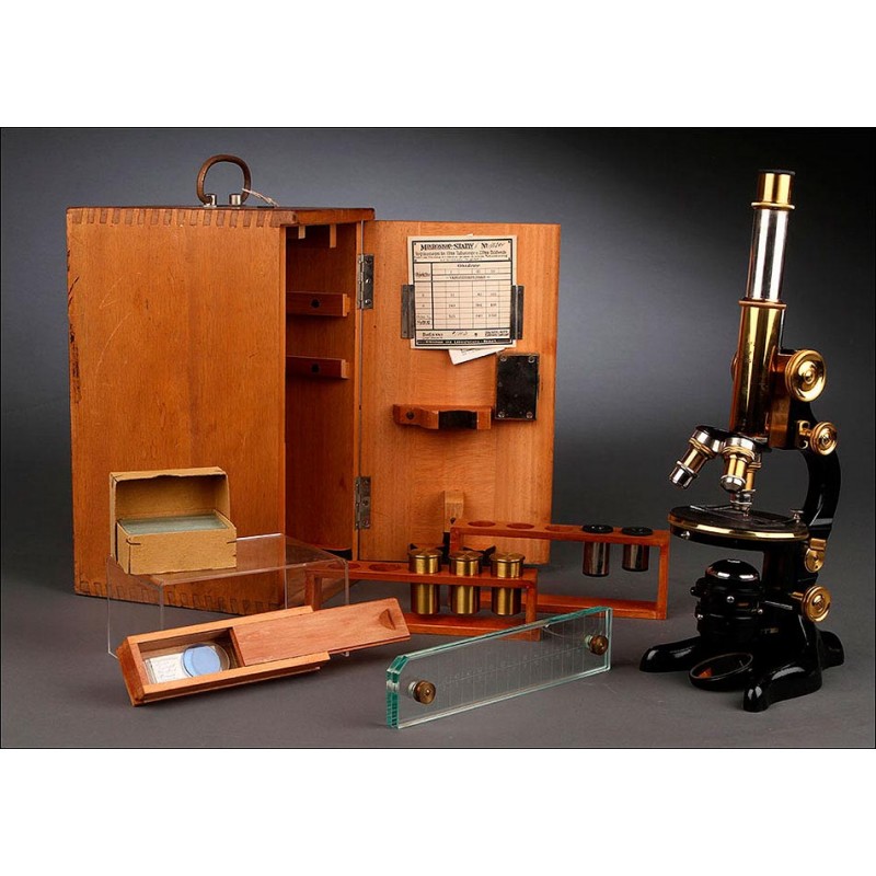 German E. Leitz Wetzlar Microscope, 1920. Original Case and Perfect Functioning