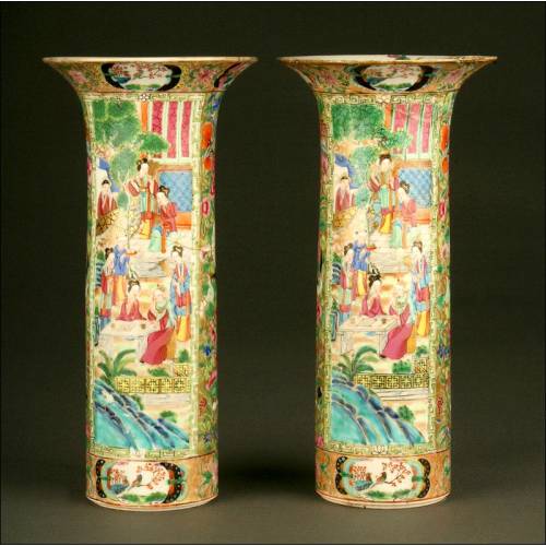 Elegante Pareja de Jarrones Chinos en Porcelana de Cantón. Circa 1.850. Decorados a Mano