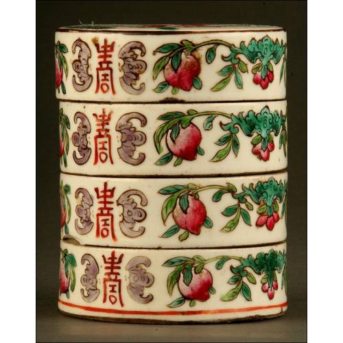 Chinese Porcelain Stacking Box. Qing Period, 19th Century.