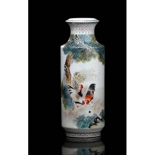 Hand Painted Porcelain Vase by Liu Yu Cen. China, Mid-20th Century