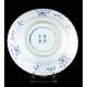 Bellísimo Plato de Porcelana Azul y Blanca con Sello de Kangxi. China, Siglo XVII-XVIII