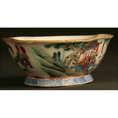 Chinese Porcelain Bowl, Possibly 19th Century. Hand Decorated. Seal of Qian Long