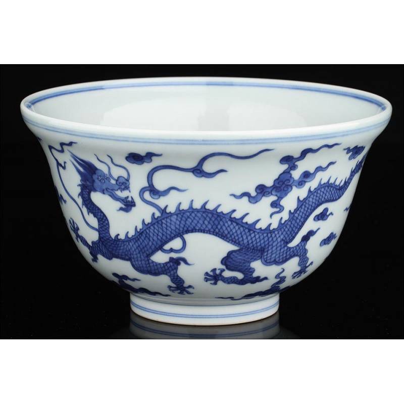 Vajilla japonesa antigua de porcelana con dragón floral azul y blanco