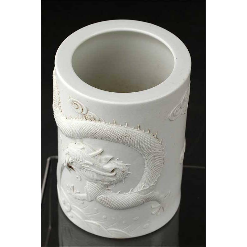 https://www.antiguedades.es/96056-large_default/chinese-carved-porcelain-brush-jar-work-of-wang-bingrong-circa-1890.jpg