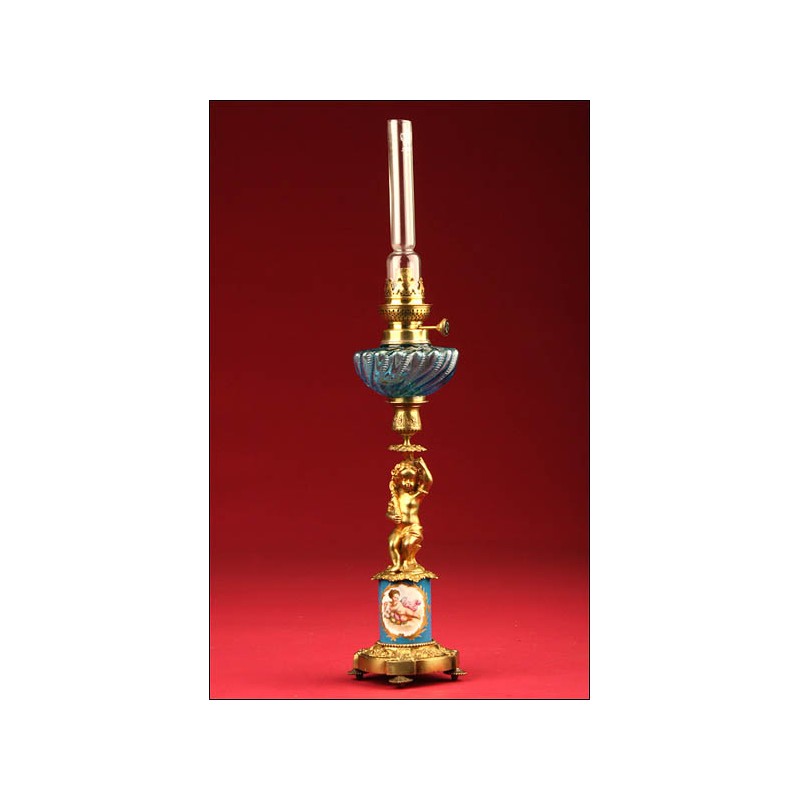 Beautiful Oil Lamp in Bronze and Porcelain. S. XIX