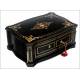 Important Jewelry Box with Boulle Marquetry and Capitoné Upholstery. France, XIX Century