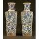 Elegante Pareja de Vasos Chinos en Porcelana Azul y Blanca, Siglo XIX. Sello Imperial de Qianlong