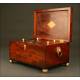 Beautiful 19th Century English Tea Box in Mahogany Wood. With Five Compartments.